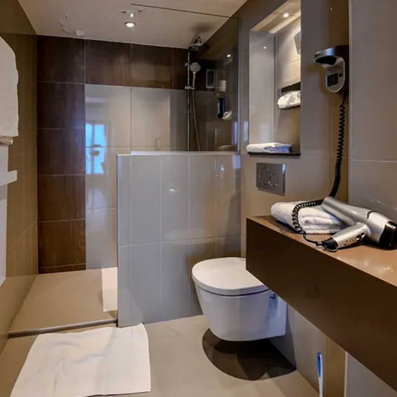 Appartement convivial salle de bain hôtel Concortel Paris 8 proche Champs-Élysées