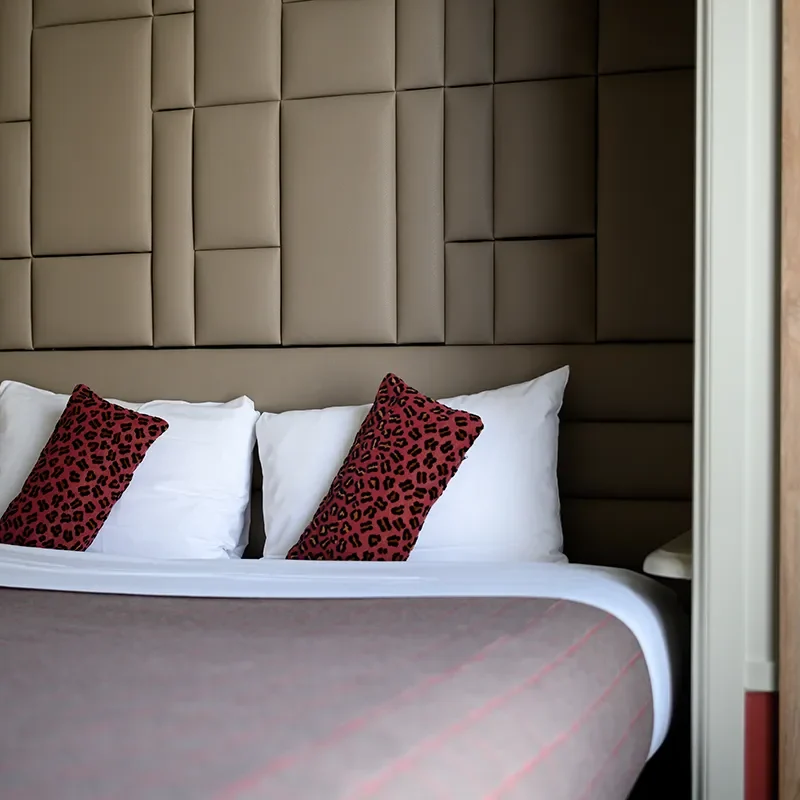 Chambre supérieure avec lit double hôtel Concortel Paris 8e