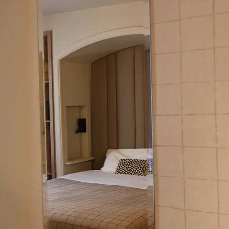 Chambre supérieure lit double hôtel Paris 8e