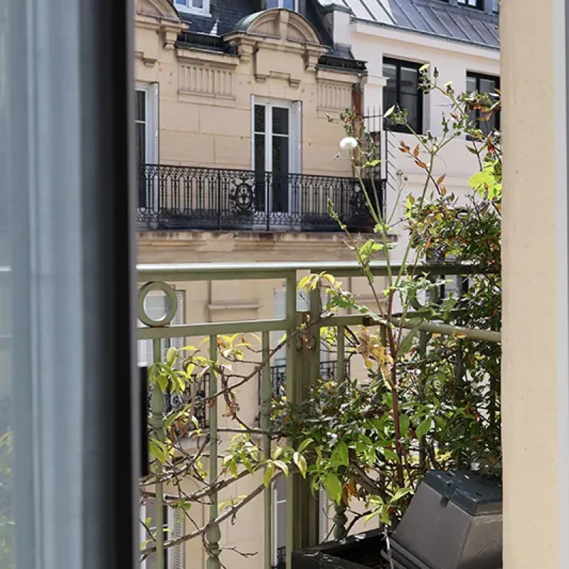 Petit-déjeuner chambre supérieure terrasse hôtel Paris centre