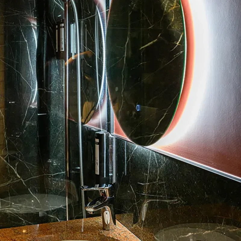 Chambre supérieure avec salle de bain moderne hôtel Paris centre